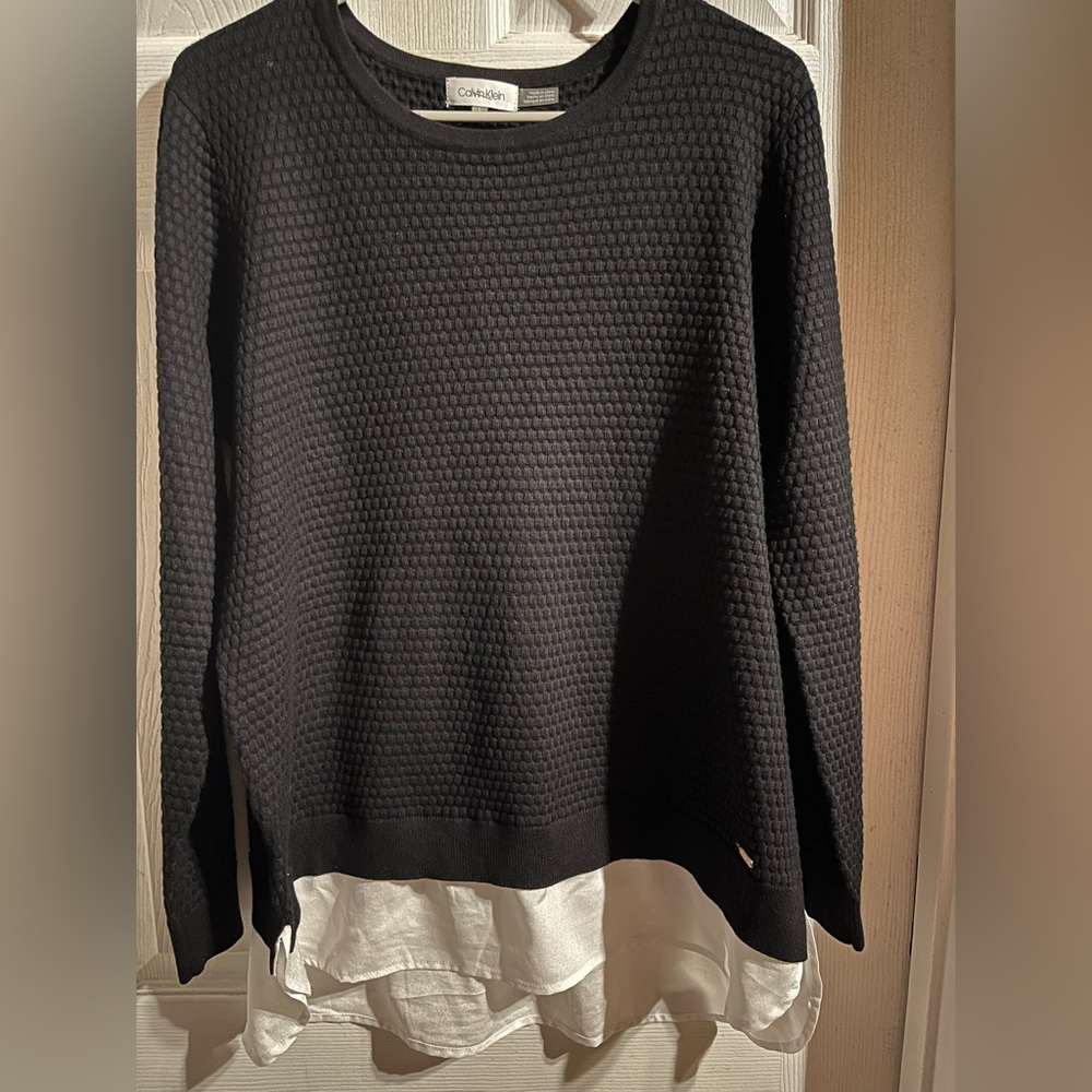 Calvin Klein Textured Knit Black Sweater with White Shirt Tail Women’s Size Lg